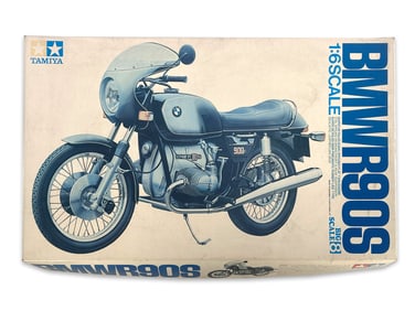 BMW R90S Model Kit in 1:6 Scale