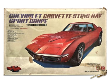 Chevrolet Corvette Sting Ray 1/12 Model Kit, Bandai