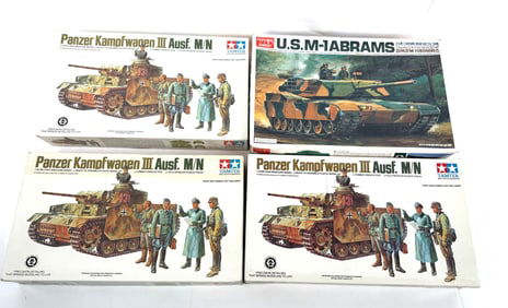 4 Model Tank Kits Academy US M1A1 Abrams Tank/Tamiya (3) Panzer Kampfwagen III Ausf M/N Tank