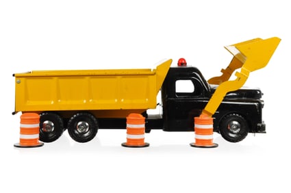 Structo Hydraulic Dump w/Loader and Construction Barrels