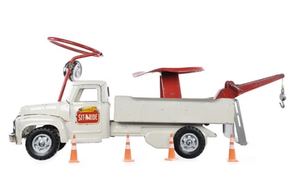 Buddy L Pressed Steel Sit-N-Ride Tow Truck w/4 Traffic Cones
