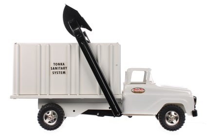 1958 Tonka No. 140 Hydraulic Sanitary Systems Trash Garbage Truck