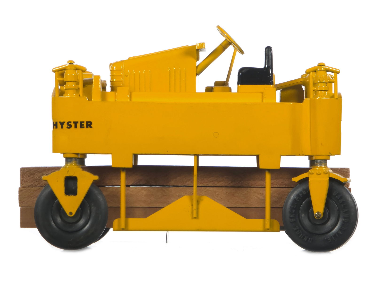 Druge Bros. 1950s No. 51 Hyster Lumber Straddle Truck (1 of 6)