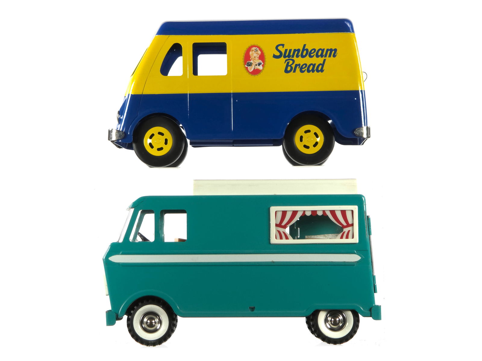 (2) Structo Vans Sunbeam Bread and Weekender (1 of 6)