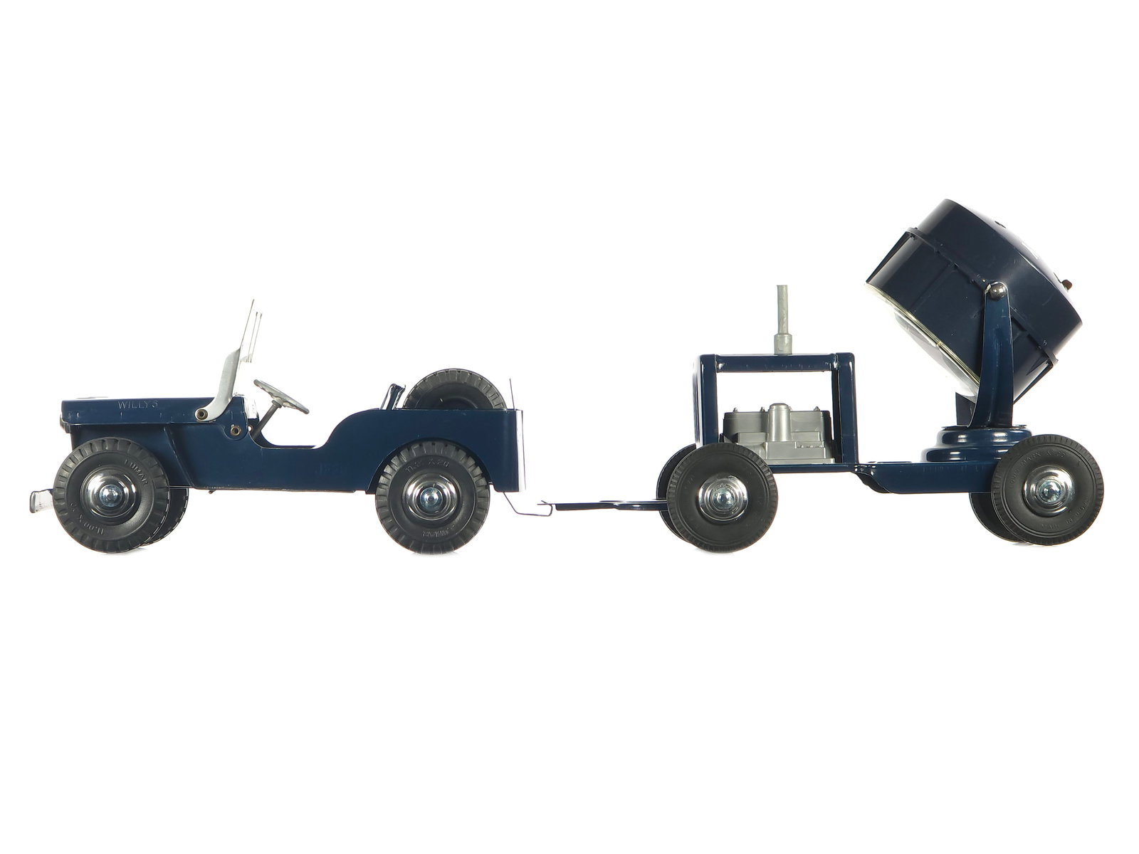 Marx Lumar Willys Military Jeep and Searchlight Trailer (1 of 6)
