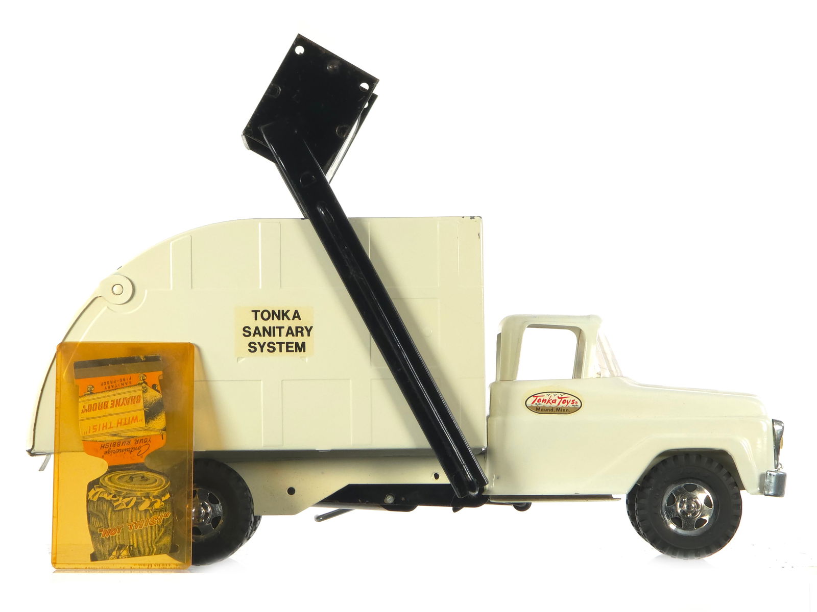 Tonka No. 140 Hydraulic Sanitary System Garbage Truck (1 of 7)