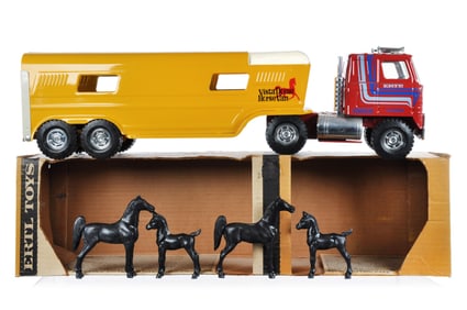 ERTL #3404 International Harvester Transtar Truck & Horse Van Boxed