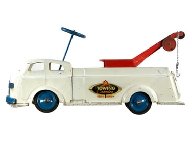 Wyandotte Ride-On Dot Towing Service Truck