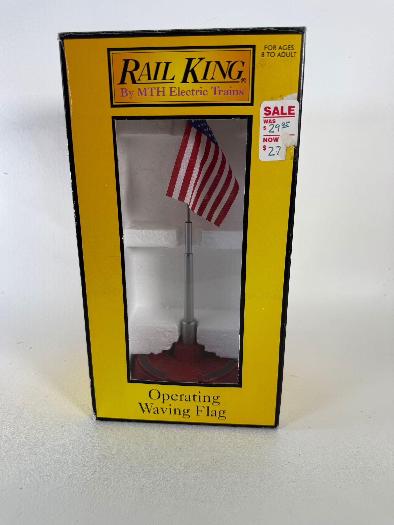 Lot of 5 Freight Cars and Crossing and Flag. (1 of 10)