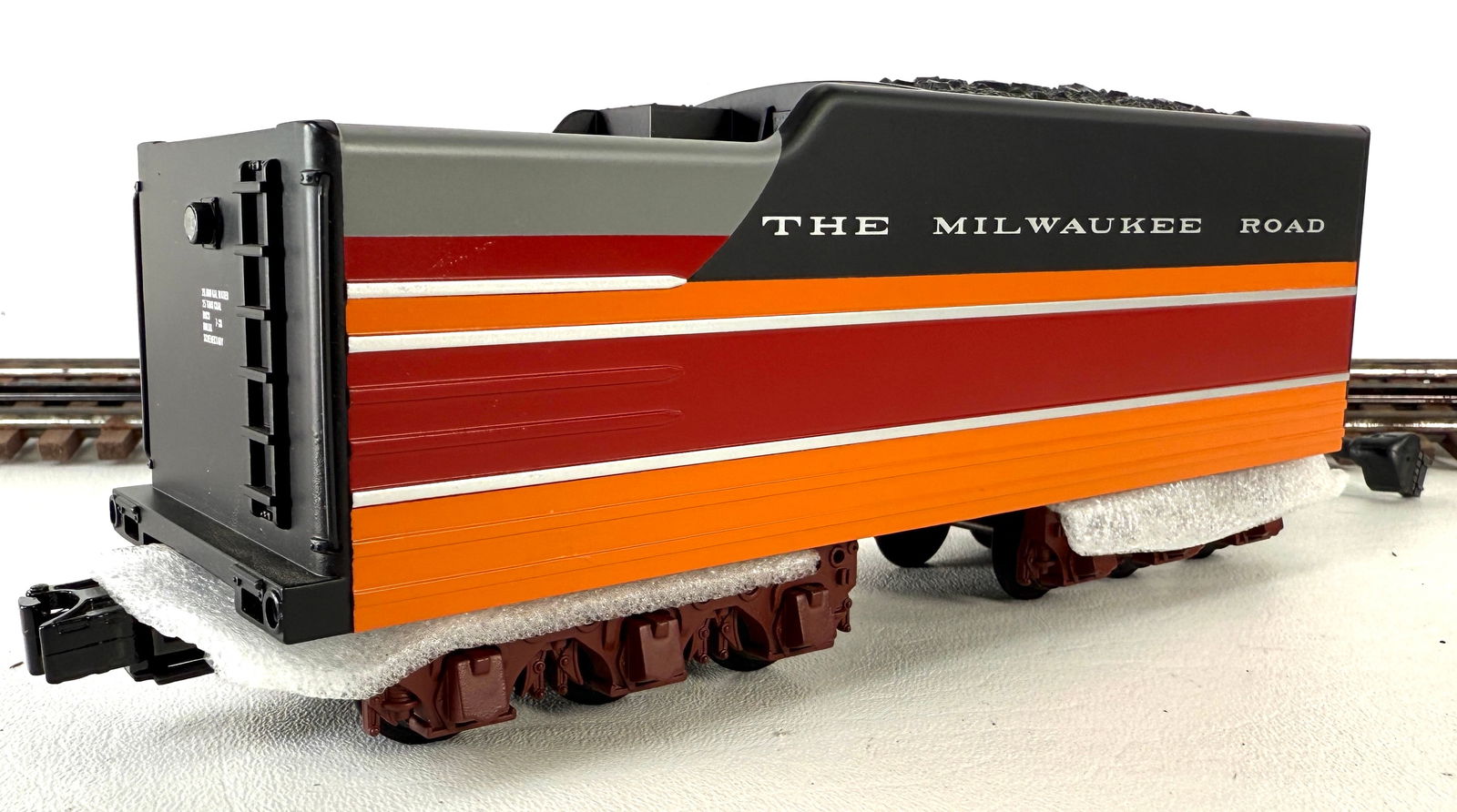 MTH MIlwaukee 4-6-4 Hudson Engine (1 of 14)
