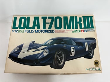 Lola T-70 MKIII 1/12 Model Kit