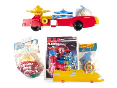 (5) Fun Plastic Space Toys Mint & Carded