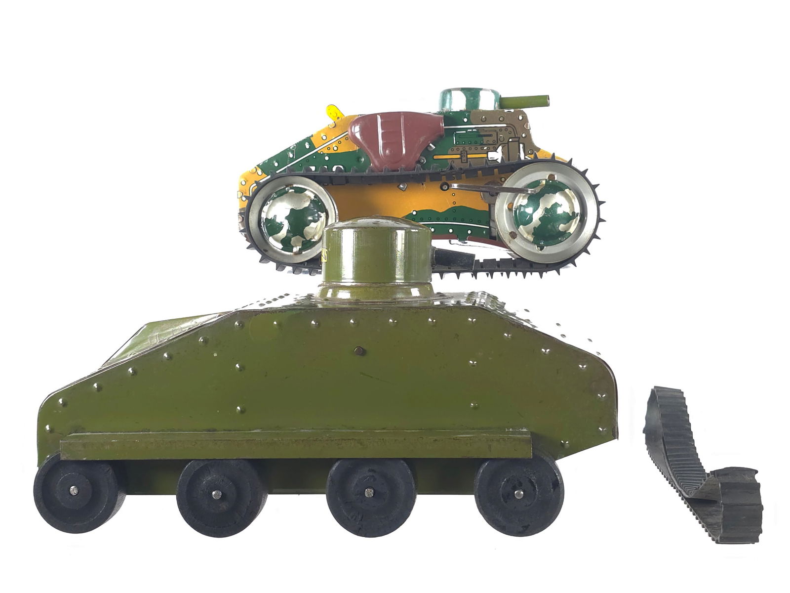 (2) Structo & Marx Army Tanks Large Tin Toys (1 of 4)