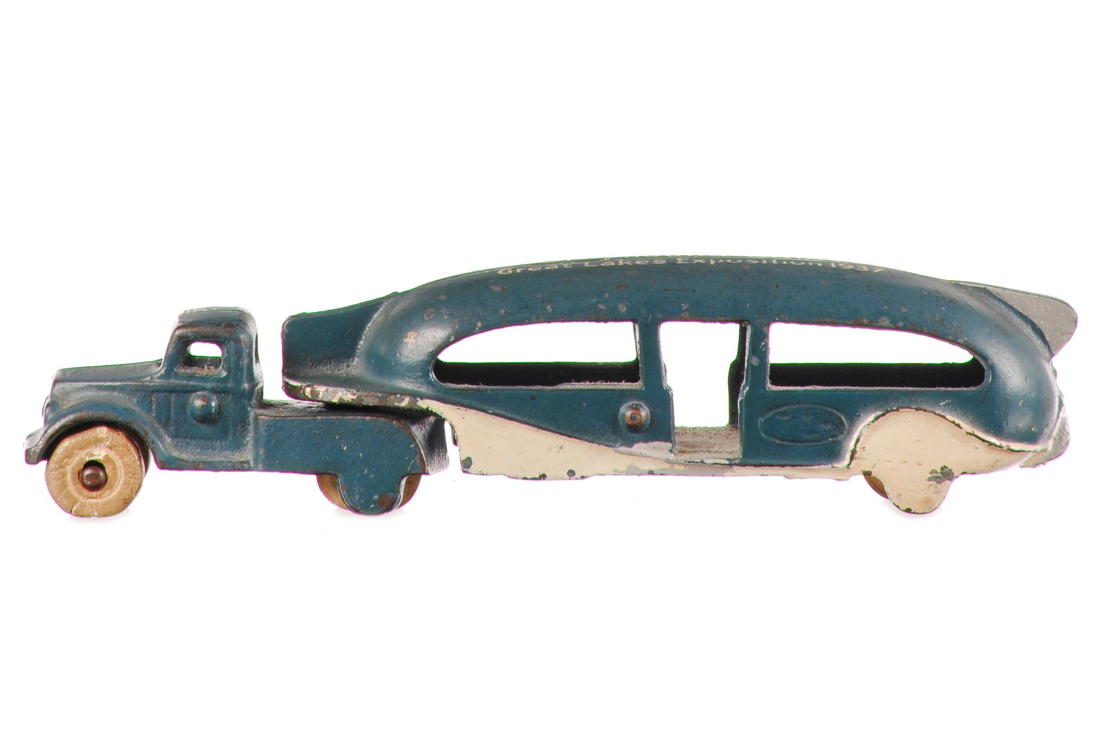 Smaller 1937 Arcade Great Lakes Greyhound Cast Iron Bus (1 of 7)