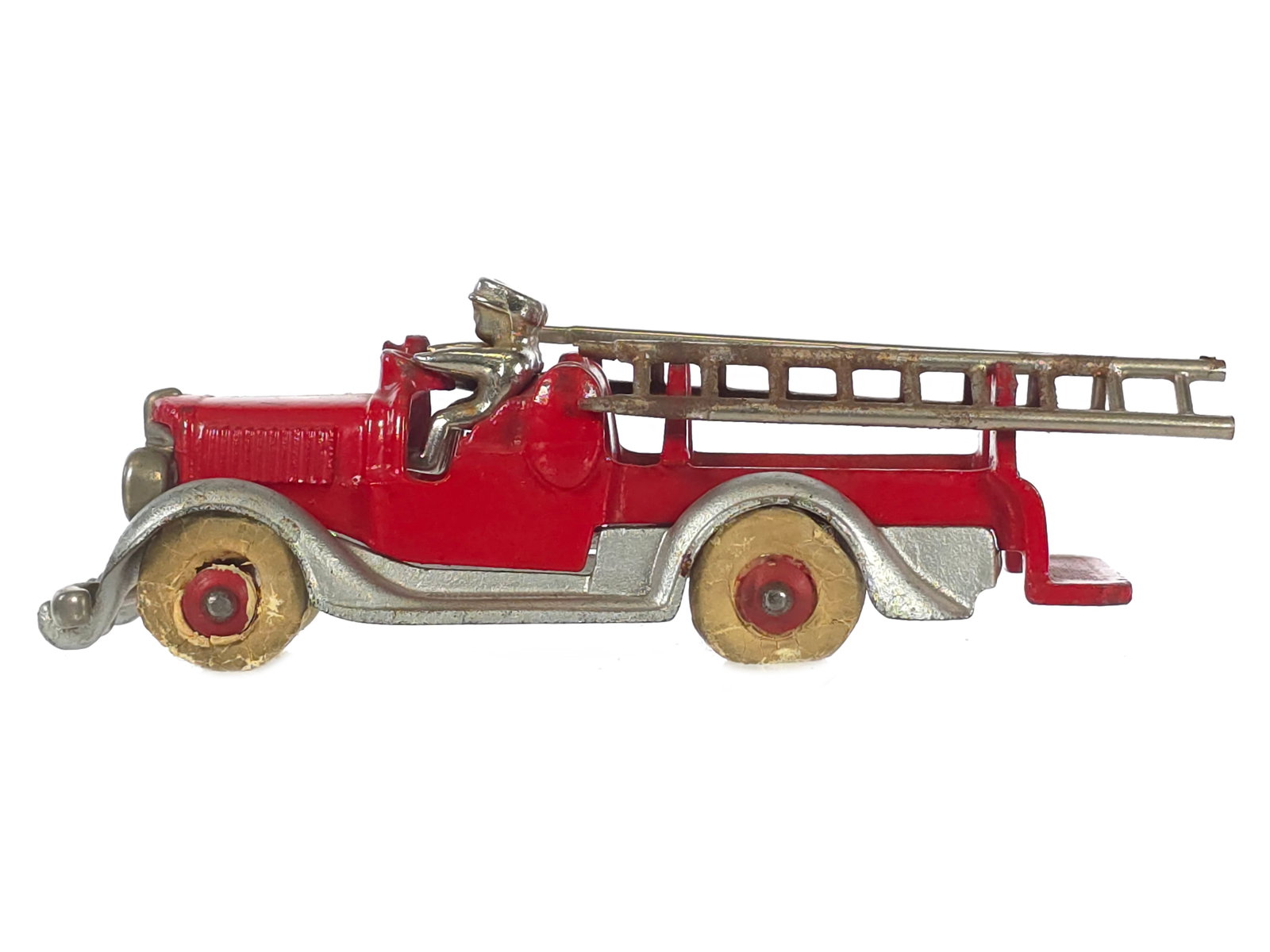 Hubley Diamond T Style Fire Ladder Truck Cast Iron (1 of 6)