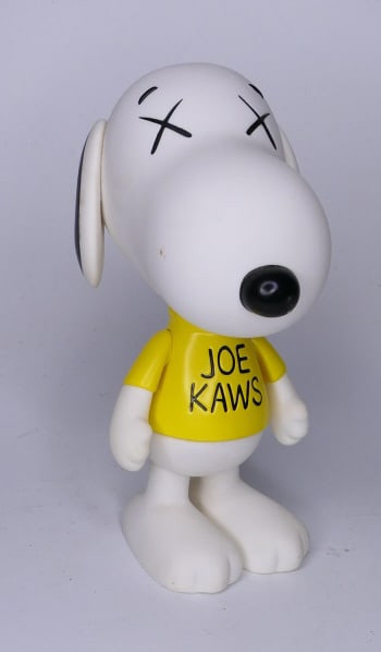 (ATTR) KAWS SNOOPY TOY FIGURE (1 of 2)