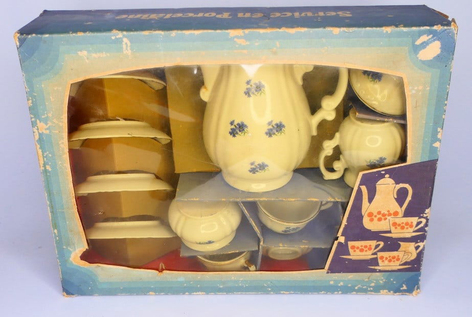 VINTAGE TOYS - TEA SET 14" (1 of 1)