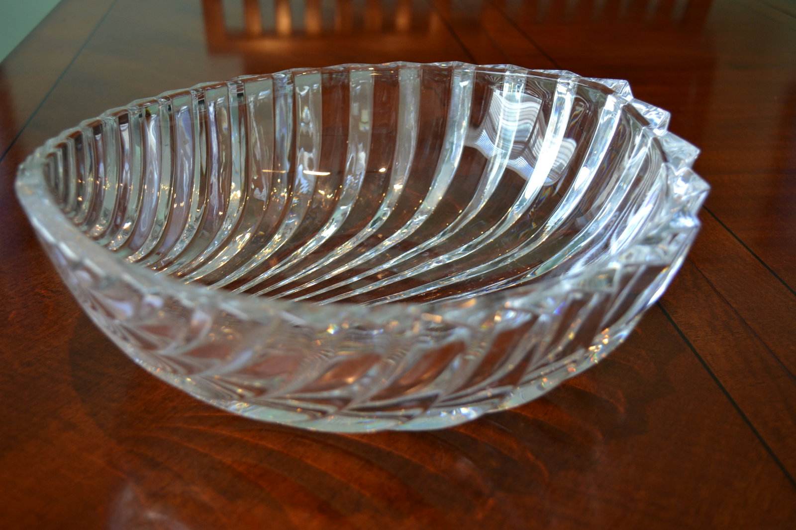 Villeroy & Boch Shell-Shaped Crystal Bowl, Platano: Vintage Villeroy and Boch Shell-Shaped Ribbed Lead 24% Crystal Serving Bowl "Platano" 11 Inch Hand Made Round Bowl, Circa 1980s It has a raised ridge design and just sparkles in the light. Made in Wes