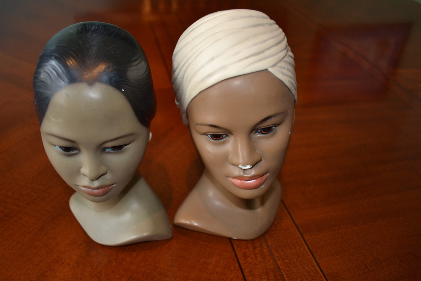 Vintage Marwal Polynesian Hawaiian Bust Two Woman: Vintage Marwal Polynesian Hawaiian Asian Woman With Earrings and Woman wearing Turban Chalkware Busts Pair Circa 1950's Hand Painted in Good condition Both busts have small chips and Woman in turban h