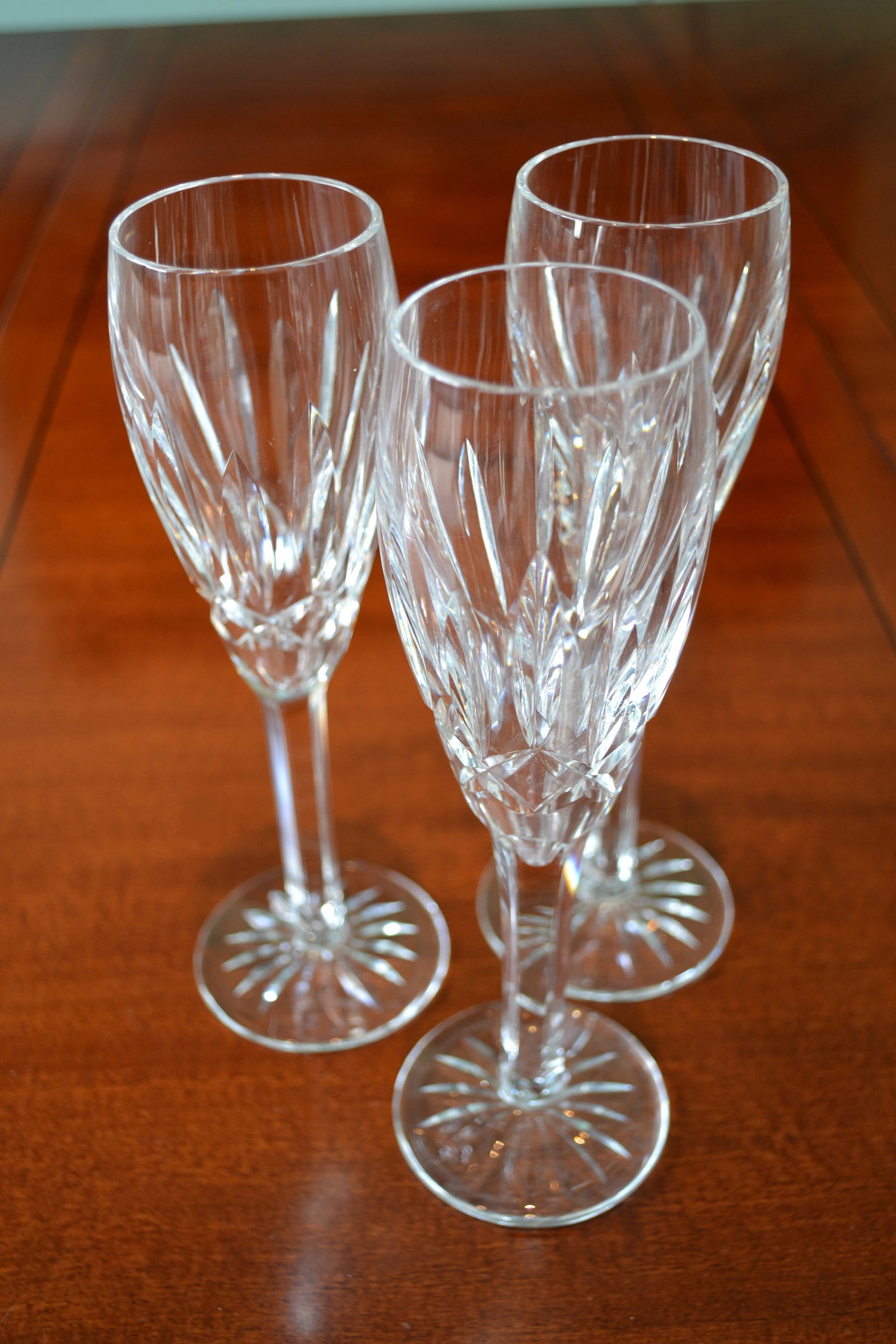 Waterford Kildare Champagne Flute Crystal Glasses: Waterford Kildare Champagne Flute Crystal Glasses 8 1/4" Stemware Cut Base Set of 3. Circa 1980's Made in Ireland. Waterford etch backstamp Measures 2 in width x 8.25 in Height Excellent condition No 