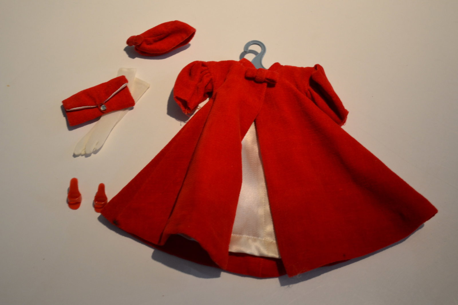 Mattel Barbie Red Flare #0939 Outfit Ensemble 1963: Mattel Barbie Red Flare #0939 Outfit Ensemble Barbie looks luscious in her red velvet ensemble. Flared coat with bell sleeves and white satin lining. Matching pillbox hat, handbag, long white gloves a