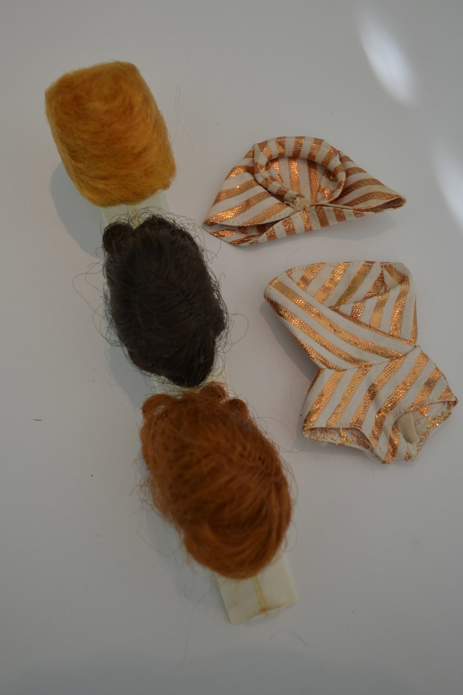 Mattel 1963 Barbie Wig Wardrobe #871 & Swimsuit: Mattel 1963 Barbie Wig Wardrobe #871 & Swimsuit