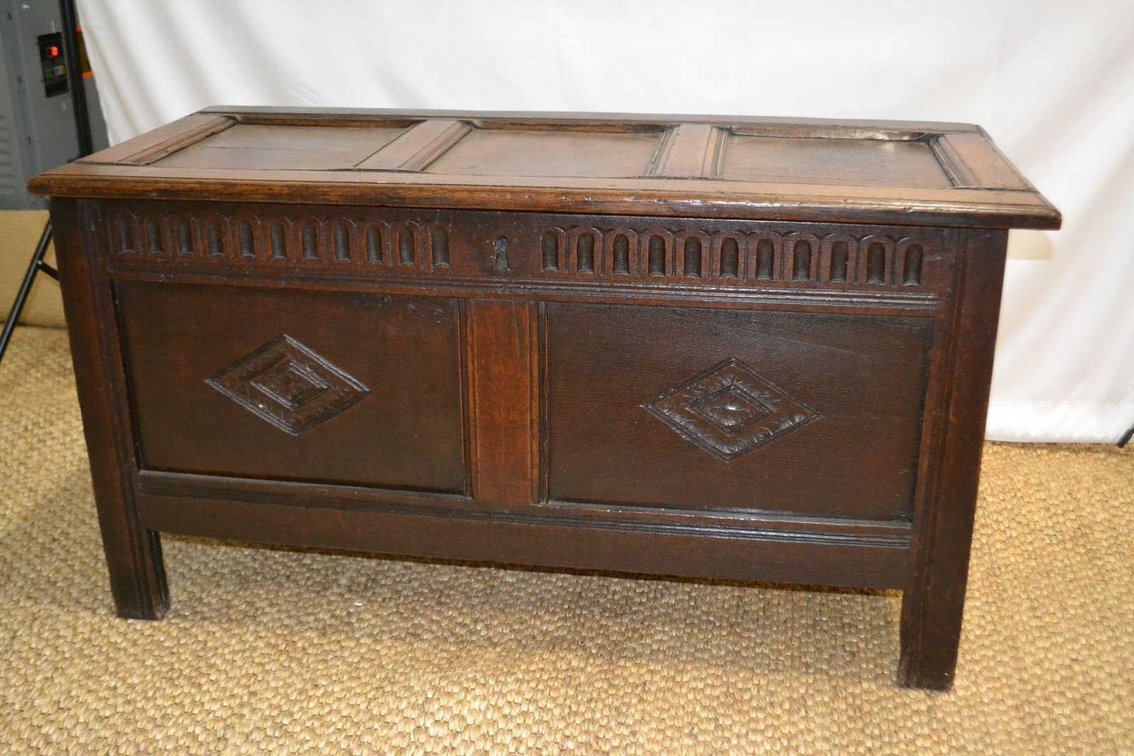 ANTIQUE OAK COFFER. ENGLISH CARVED TRUNK: ANTIQUE OAK COFFER. ENGLISH CARVED TRUNKCHEST COFFEE TABLE BLANKET BOX MOULDED HINGED LID OVER ARCADE CARVED FRIEZE AND LOZENGE PANELLED FRONT. Possibly 18th Century Measures 47"L x 21"D x 25"H
