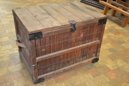 Antique Vintage Wood Box Crate Trunk Lidded