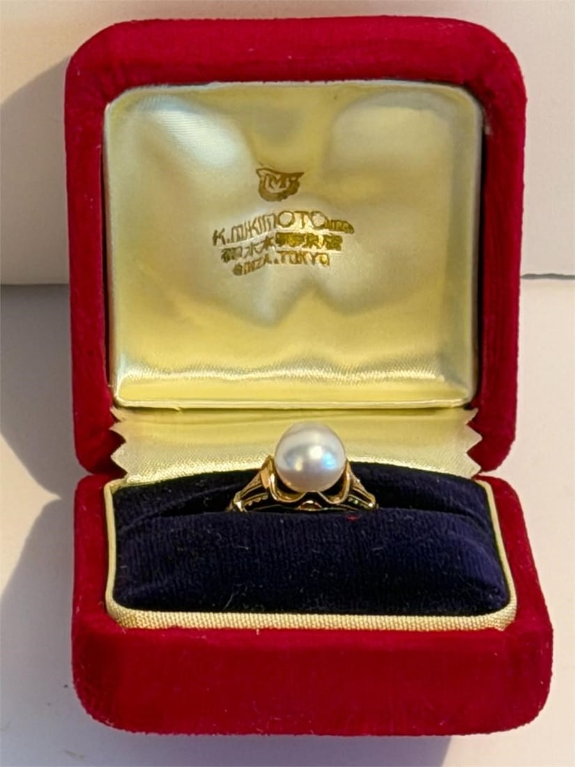 Vintage Mikimoto Pearl 14K Yellow Gold Ring Box: Vintage Mikimoto Pearl 14Kt Yellow Gold Ring in original velvet box Mikimoto pearl ring presented in its original red velvet box. Mikimoto, indicated by the logo inside the box cover and the M-in-clam