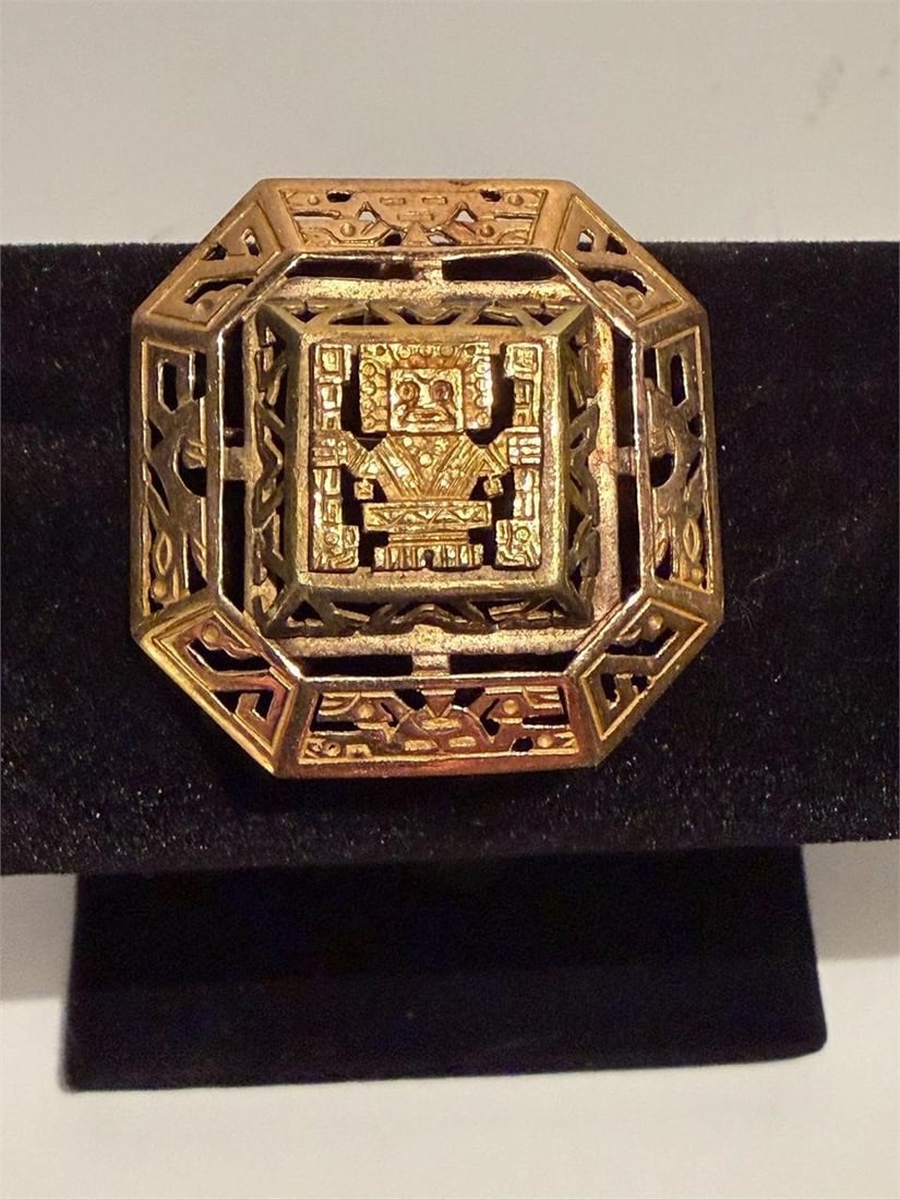Vintage Peruvian 14K Yellow Gold Brooch or Pendant: Vintage Peruvian 14Kt Yellow Gold brooch or pendant featuring a design inspired by Pre-Columbian mythology such as the Incan deity Viracocha. Intricate open-work (filigree) design depicting religious 