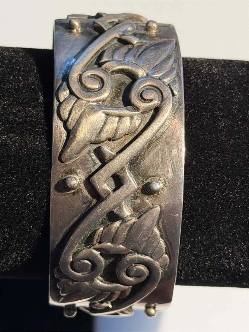 Mexican Sterling Silver Cuf Bracelet Emma Melendez: Vintage Mexican sterling silver cuff bracelet, handmade by a silversmith named Emma Melendez 912, as indicated by the hallmarks. The stamp "TAXCO" and "STERLING" indicates it is sterling silver jewelr