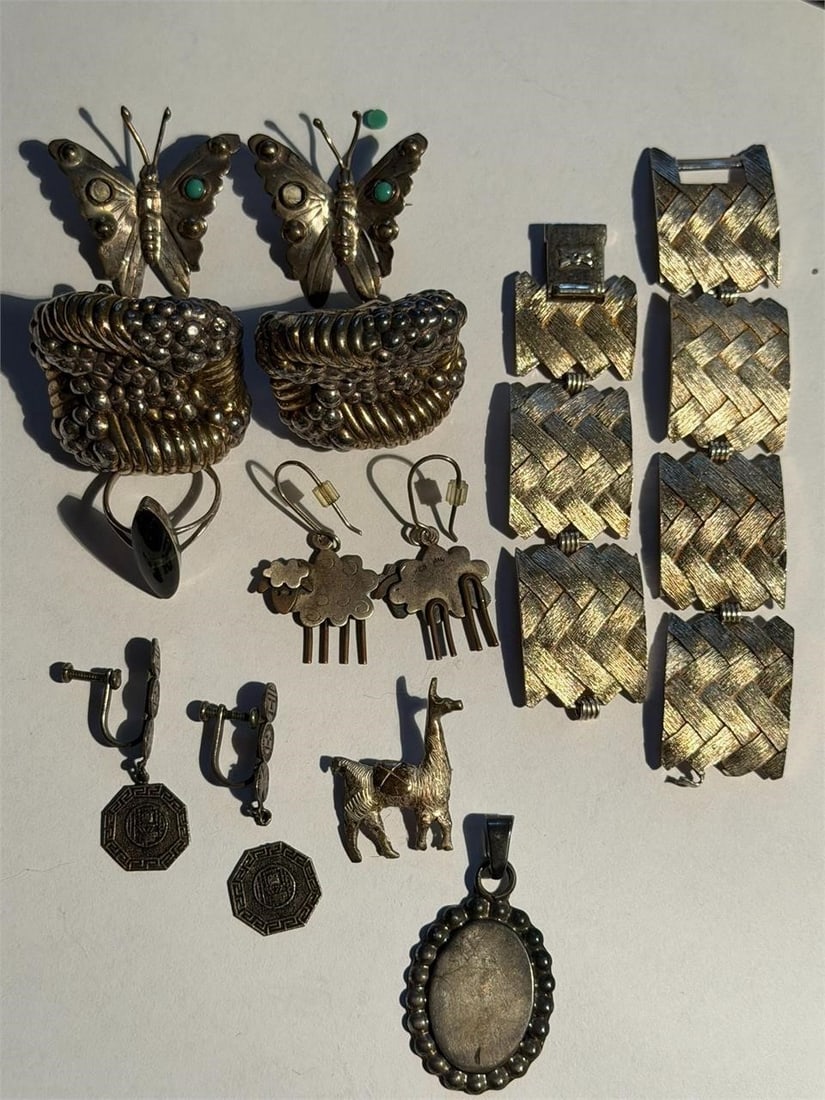 Vintage Mexican Sterling Silver Lot and Spoon: Vintage Mexican Sterling Silver Lot and SpoonIncludes: Ring, Pendant, Llama pin, Bracelet, Souvenir spoon (850 silver marked) and 4 Earring pairs. Note some repairs may be needed Weight over 100 grams