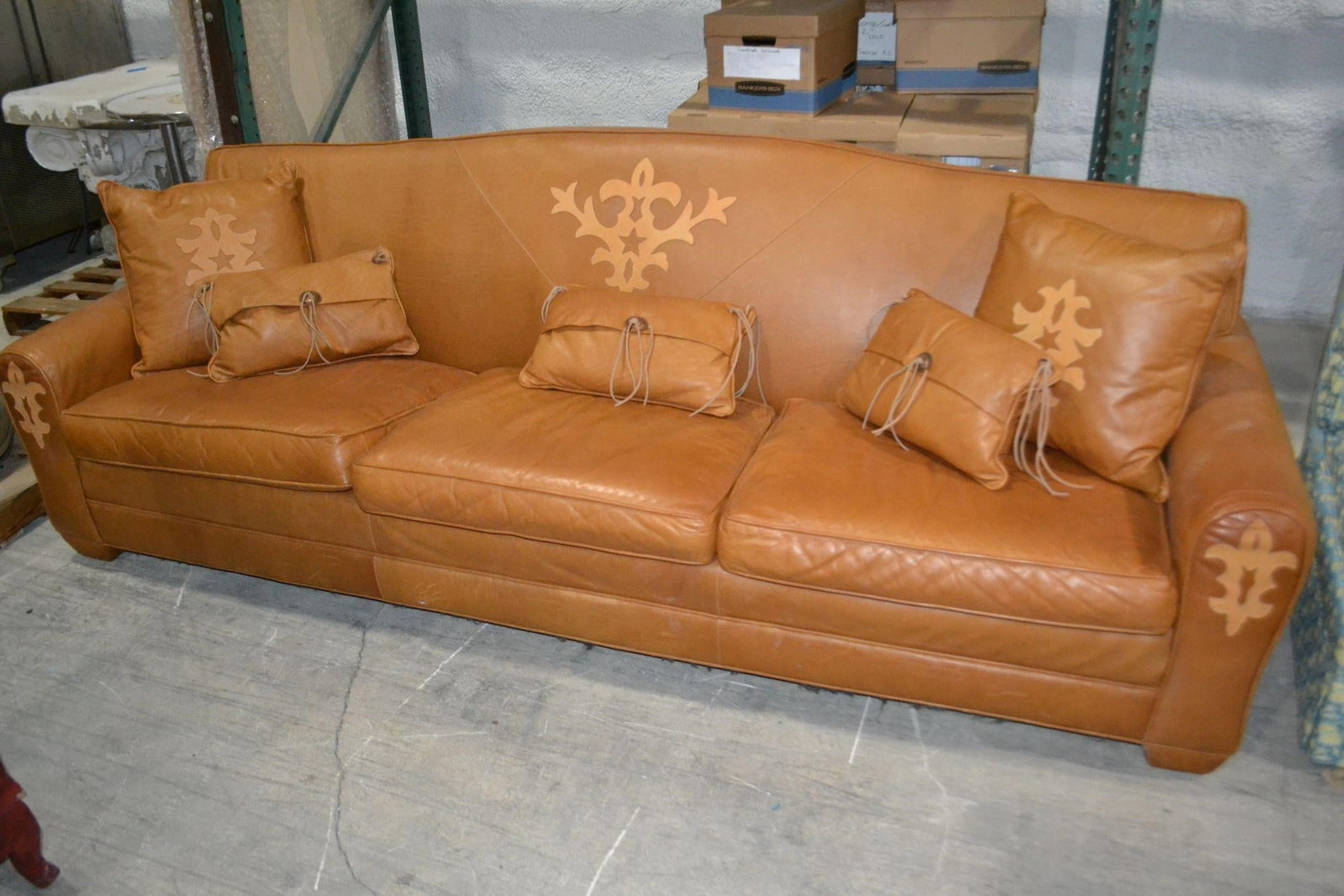 LENORE MULLIGAN DESIGNS LEATHER SOFA TAN: LENORE MULLIGAN DESIGNS LEATHER SOFA TAN WESTERN STYLE FLEUR DE LIS Cowboy Collection Designers do not miss out!resembles a wolf in center at arms and star Sofa back Center. Leather welt on all