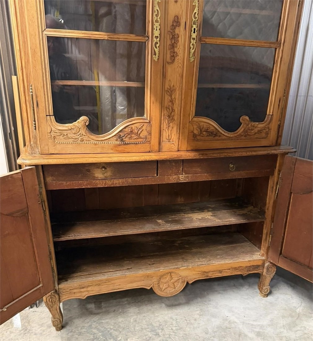 French Provincial Buffet Handcrafted Solid Oak. - 3