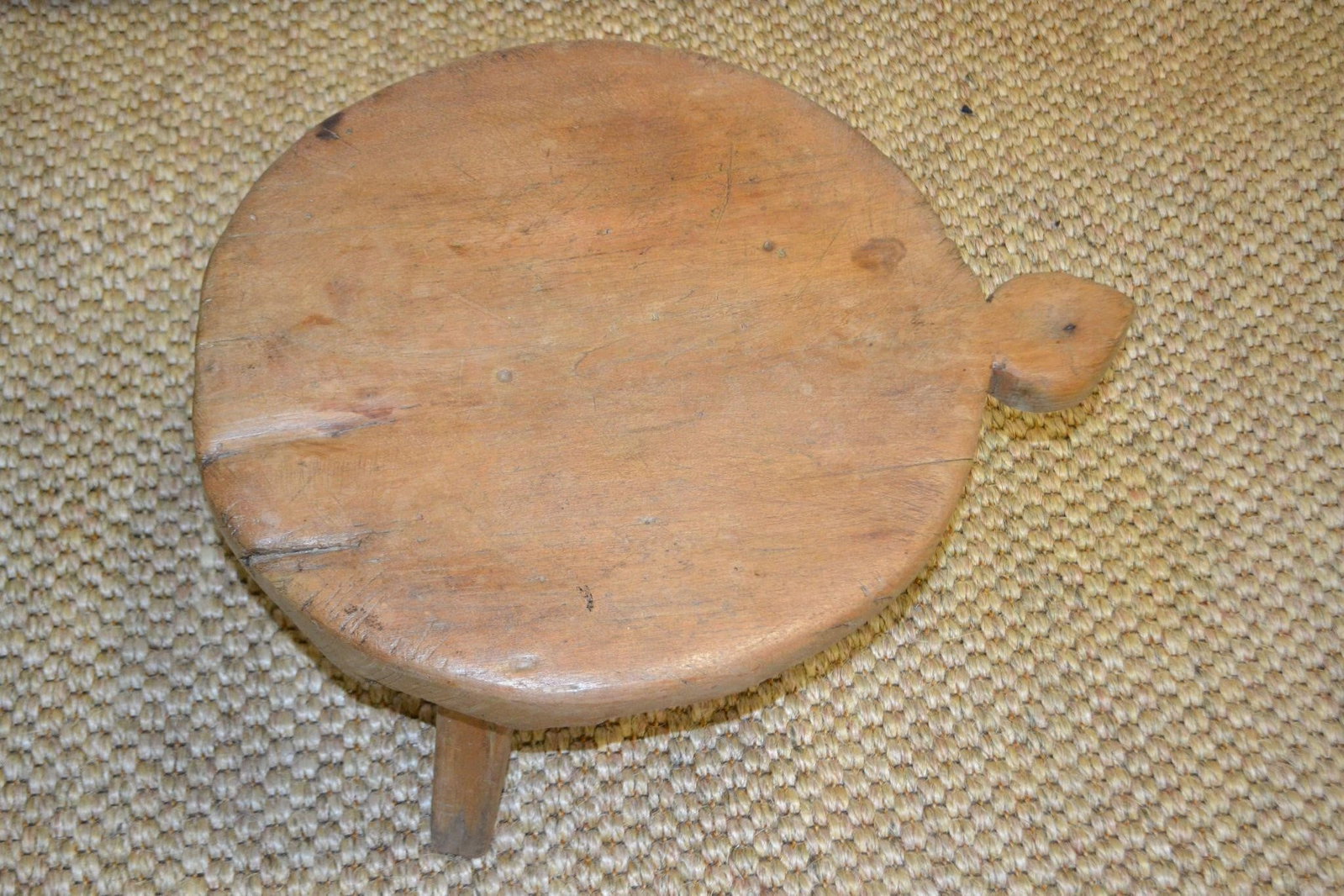 VTG RUSTIC TRIPOD STOOL WOODEN MILKING W/ HANDLE (1 of 4)
