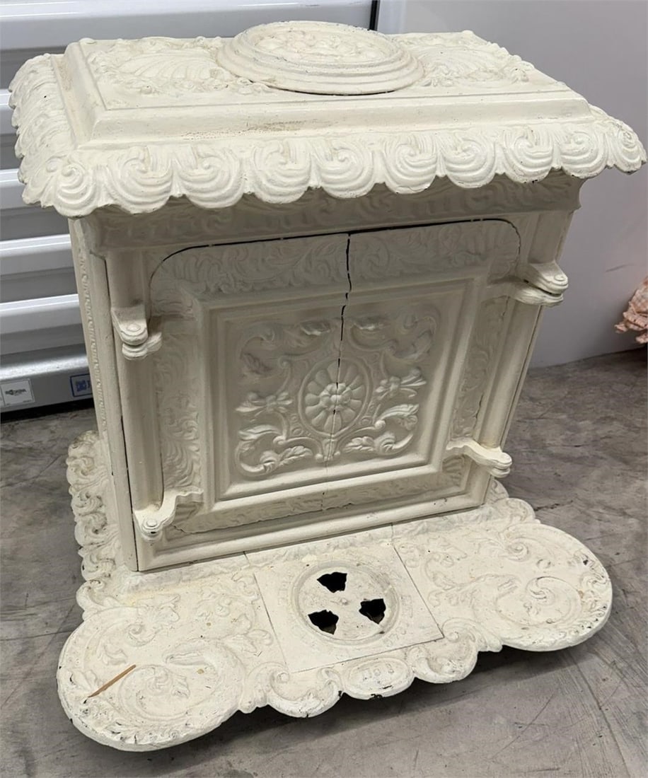 Wager & Pratt Painted Cast Iron Parlor Stove (1 of 3)