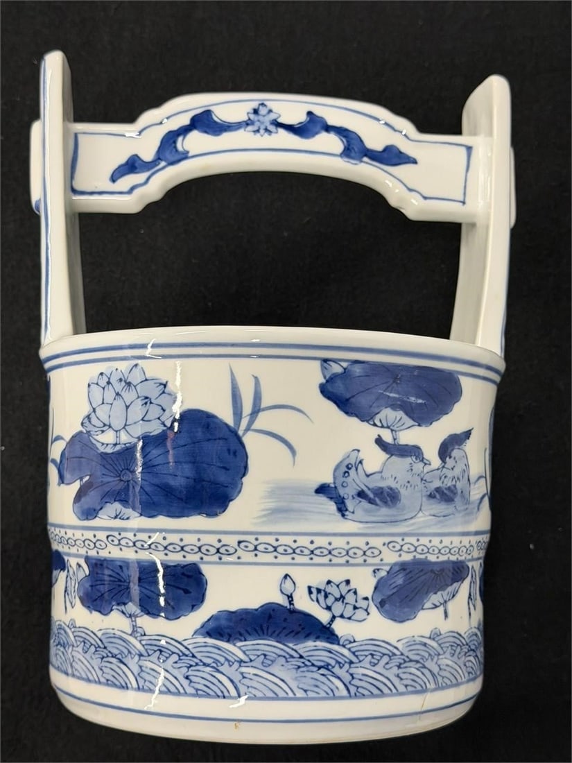 Blue and white porcelain "wishing well" planter (1 of 2)