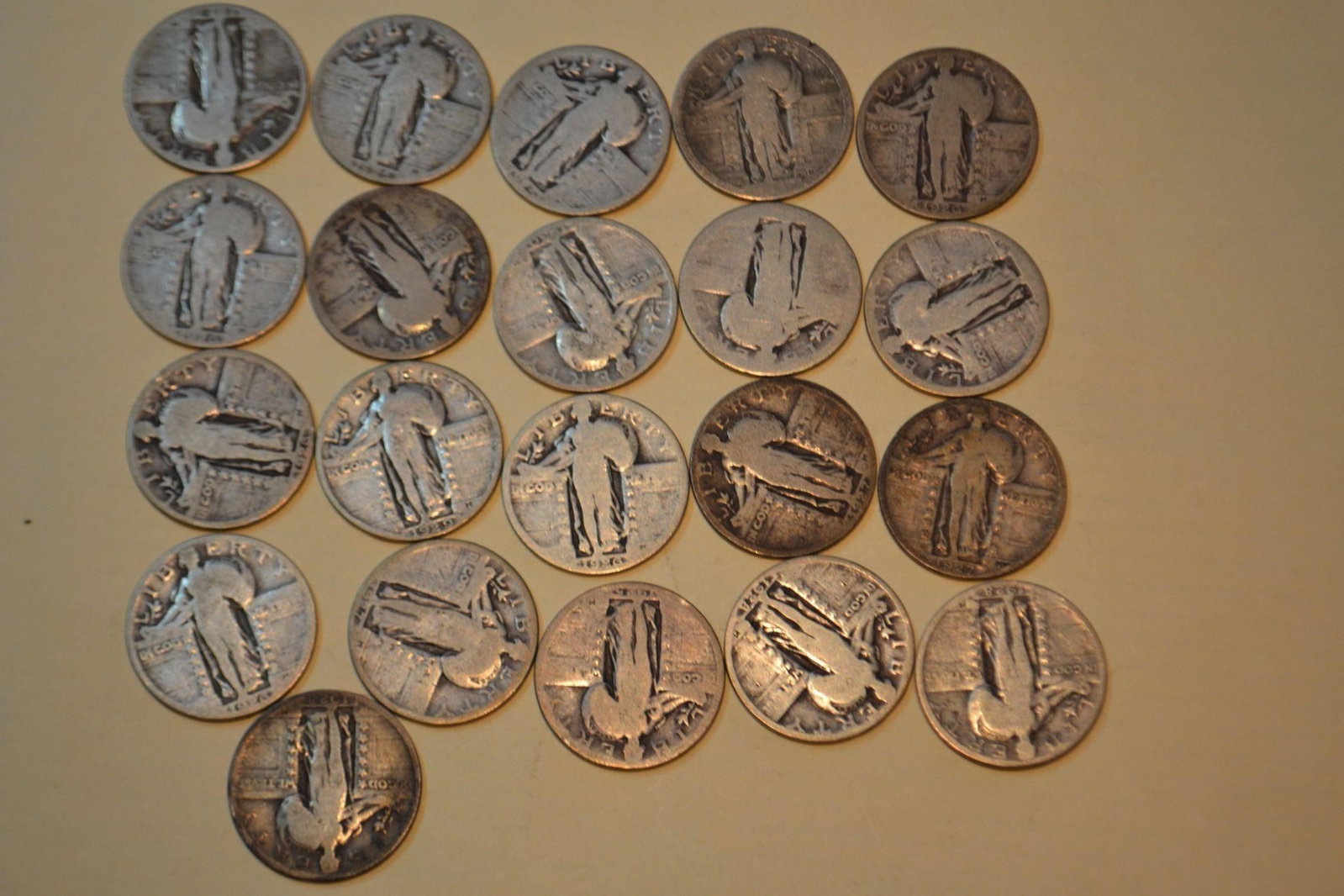 SILVER STANDING LIBERTY QUARTER DOLLARS LOT OF 21: SILVER STANDING LIBERTY QUARTER DOLLARS LOT OF 21 US COINS