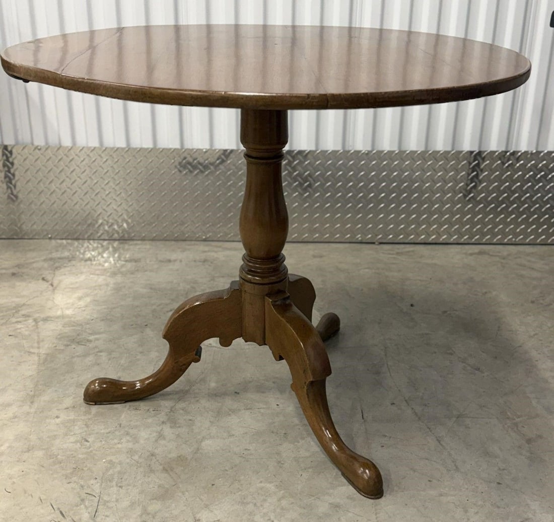 Sheraton Tilt-top Round Tea Table with Tripod Legs (1 of 3)