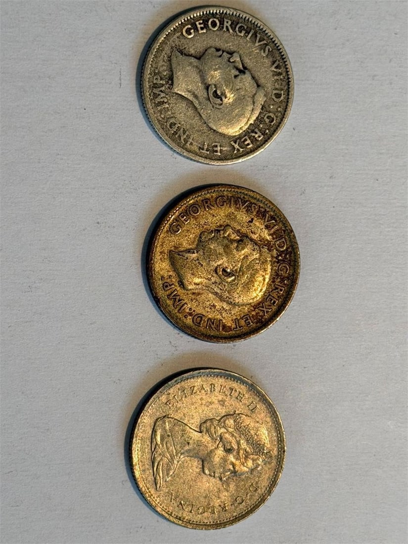 Canada Quarters Lot of 3 Vintage Coins: Canada Quarters Lot of 3 Vintage CoinsDates: 1942, 1943 and 1968