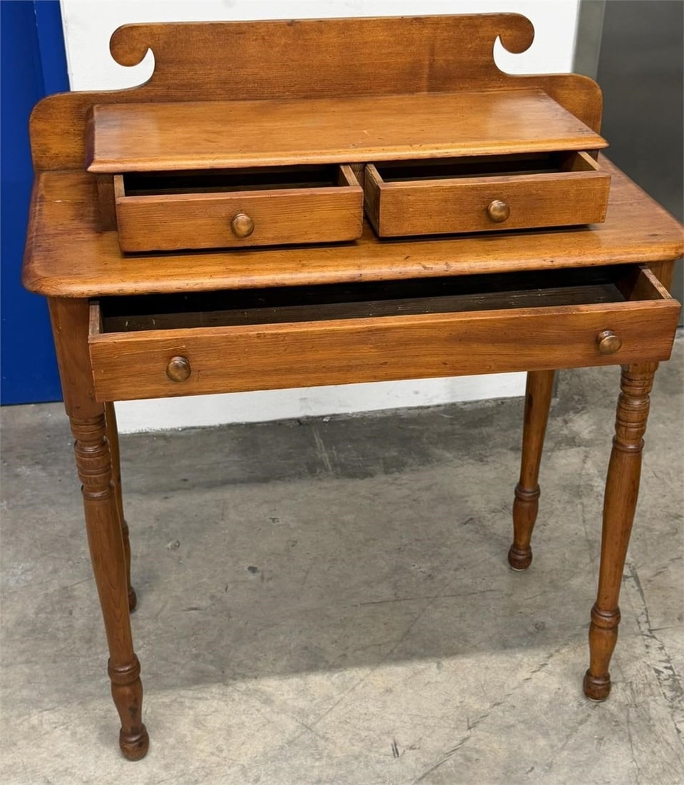 Country Sheraton-style Dressing Table or Desk (1 of 1)