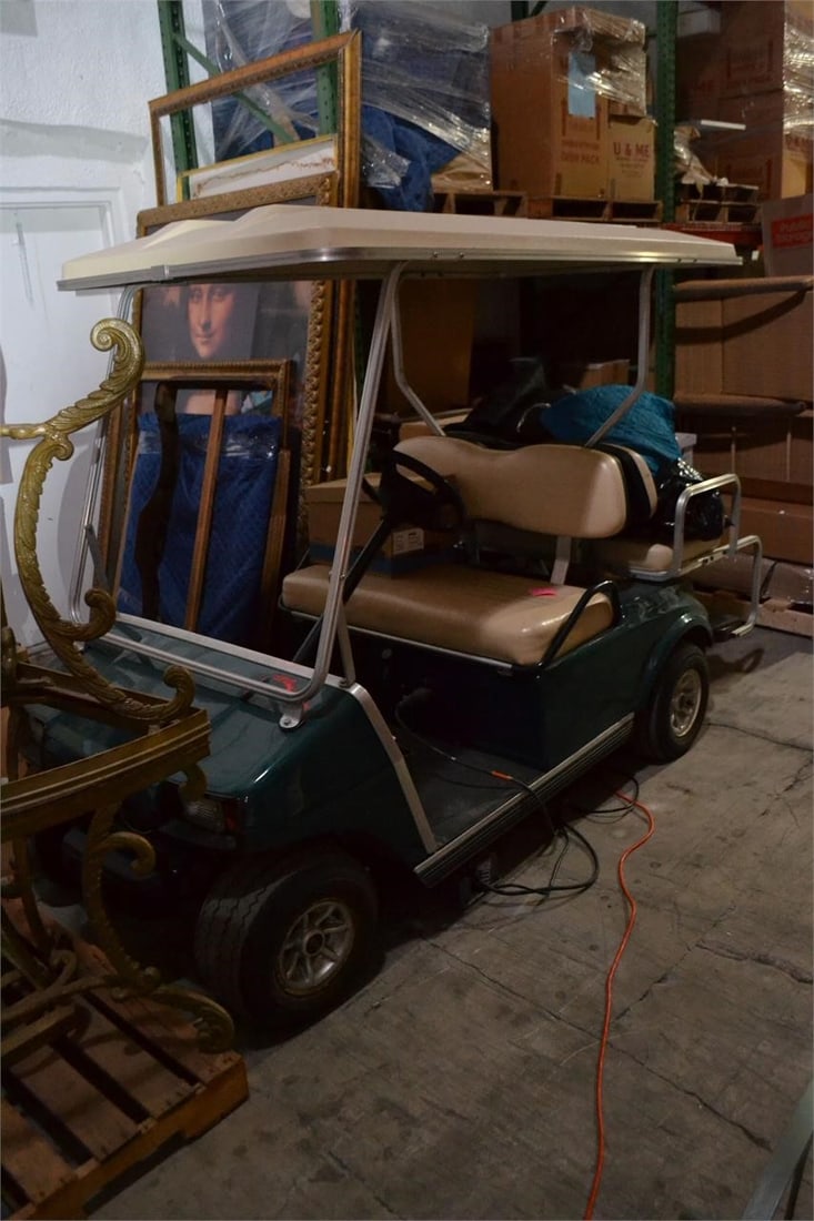GILIBERTI GOLF CART GREEN: GILIBERTI GOLF CART GREEN In storage at present, however pre-storage it was fully operational. Batteries will need to replace.