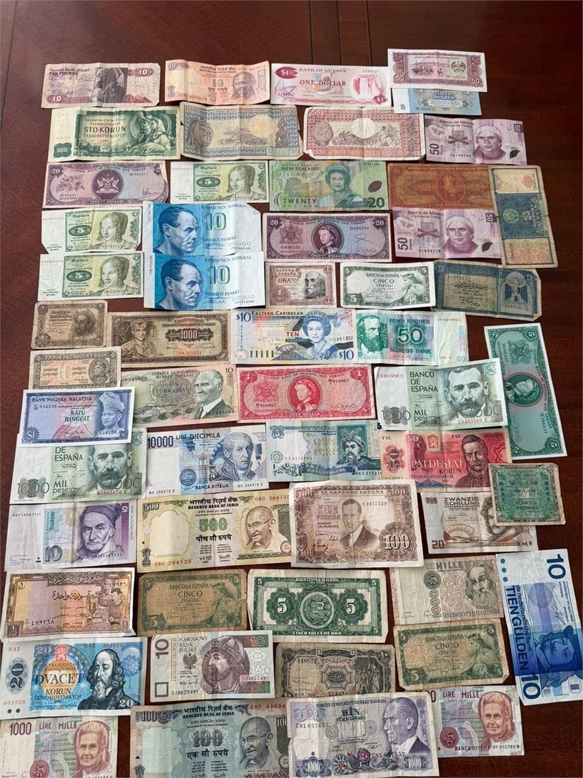 Bulk Lot of Foreign World Currency: Bulk Lot of Foreign World Currency