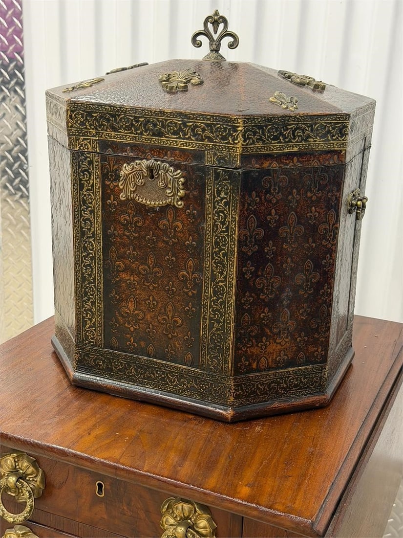 Decorative Hexagonal Accent Box Fleur dis Lis (1 of 3)