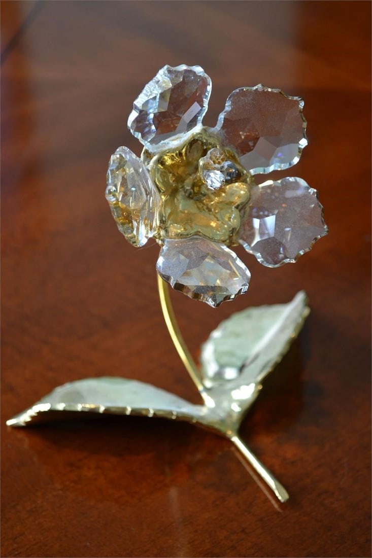 French Crystal Flower 24kt Gold Dip Artist Signed: Vintage French Sculptural La Melodie Crystal Prism Gold Flower Figurine 24kt Gold Dip Artist Signed5 crystal petals Circa 1980's Measures 6" Width x 4" Deep 7"Height