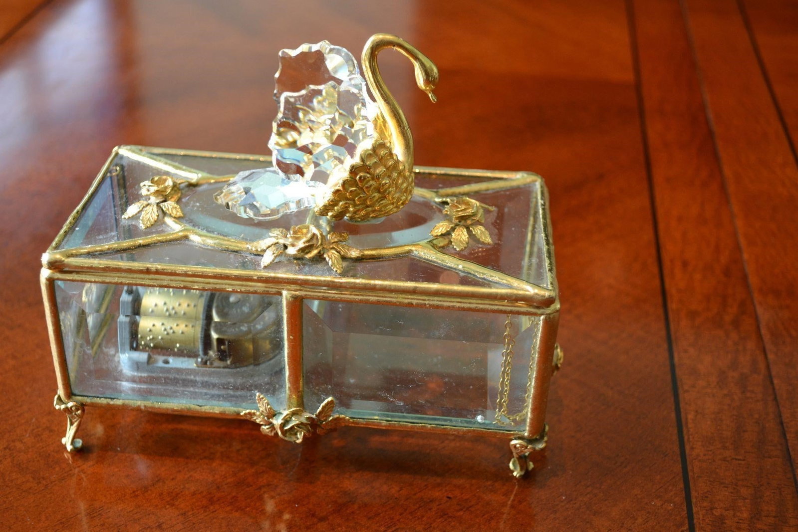 Reuge Music Box Gold Trim & Crystal w/ Swan: Vintage Reuge Music Box Gold Trim & Crystal with Swan. Believed to be 24K gold dipped. Circa 1980's 6.5 in Width x 3.24 Deep x 5.75 inch HeightExcellent condition. Music Box mechanism needs to be serv