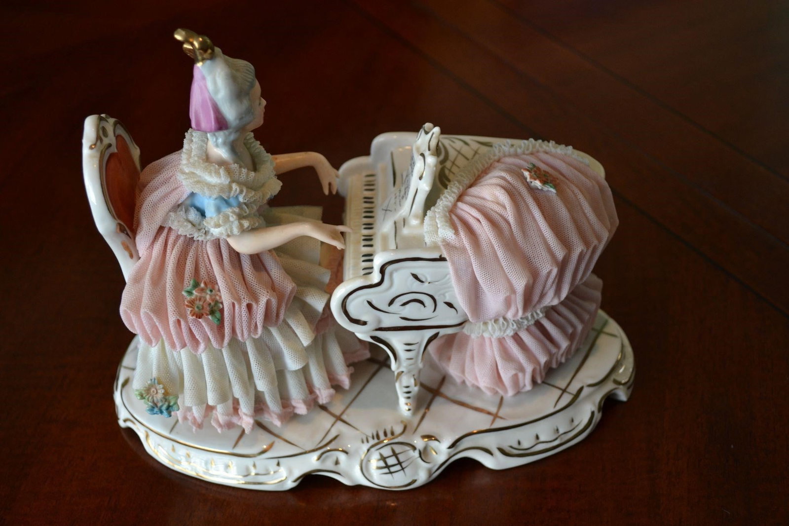 Dresden Lady Playing Piano Porcelain Figurine MINT: Dresden Lady Playing Piano Porcelain Figurine MINTDresden Pink & Cream Lace Victorian Woman Playing Piano Porcelain Figurine Made in Germany Stamp on Bottom Measures 9 in x 4.75 in x 6.5 in H Mint Con