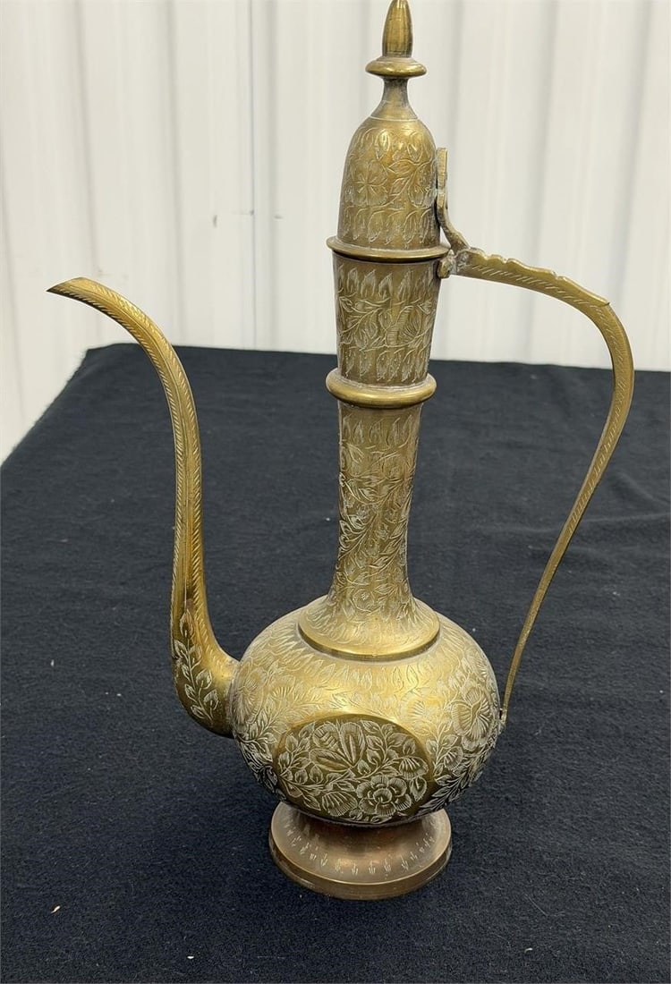 Vintage Brass Ewer an Indian Aftaba coffee/tea pot: Vintage Brass Ewer an Indian Aftaba or a Middle Eastern coffee/tea potMeasures 9"W x 14.5"H