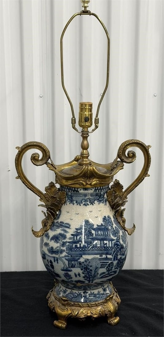 Castilian Chinese-style Blue and White Table Lamp (1 of 4)