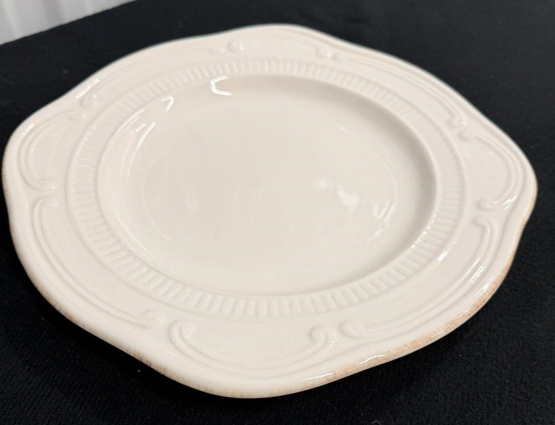 Sabatier Le Grande Buffet Dinner Plate Set of 12: Sabatier Le Grande Buffet #4530 Dinner Plate 11.5" White/Terra Rim Set of 12 SABATIER, SQUARE SHAPED DINNER PLATE Discontinued Actual: 2002 - 2005Pattern: GRAND BUFFET by SABATIER Pattern #: 4530 Desc